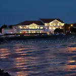 Отель Anne De Bretagne 4*