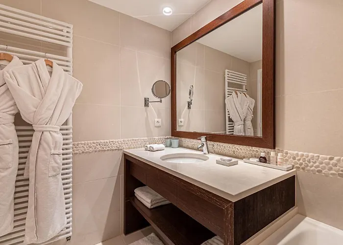 Anne De Bretagne 호텔 프레파이유