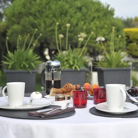 Hotell Anne De Bretagne 4*