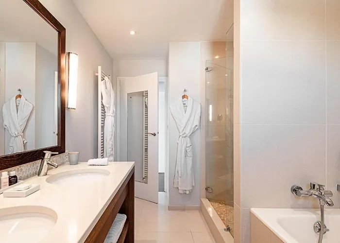 Anne De Bretagne Otel 4*