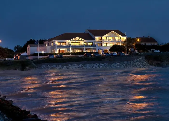 Otel Anne De Bretagne 4*